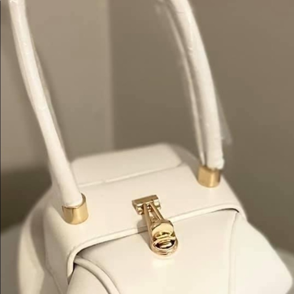 BAGS - Picture 8 of 13